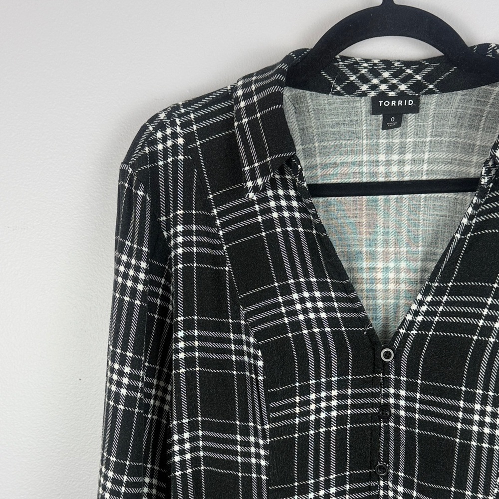 Torrid Black & White Plaid Bell Sleeve Babydoll Tunic Top - Size 0 (L/XL) - Picture 7 of 13